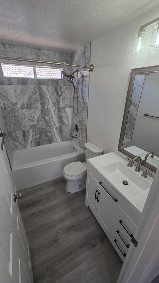 Corona House: 2145 Cedar Glen Dr