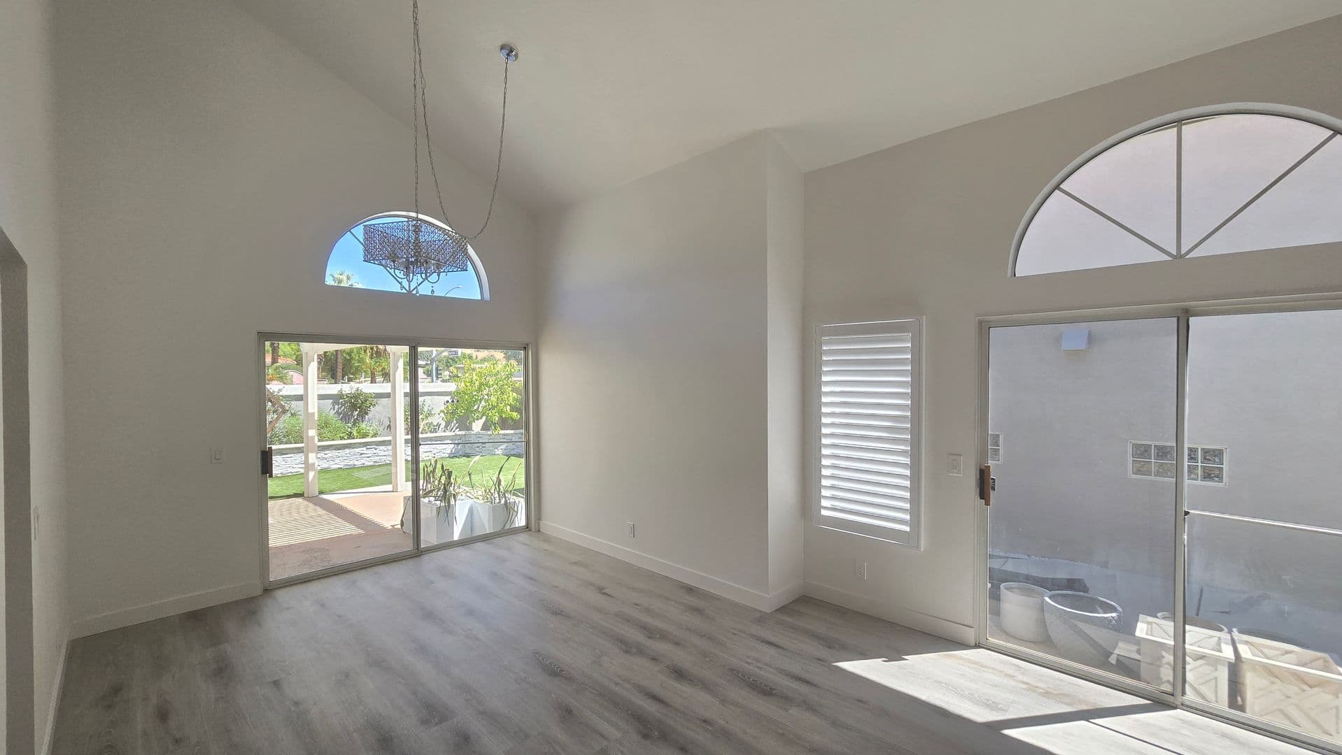 Corona House: 2145 Cedar Glen Dr