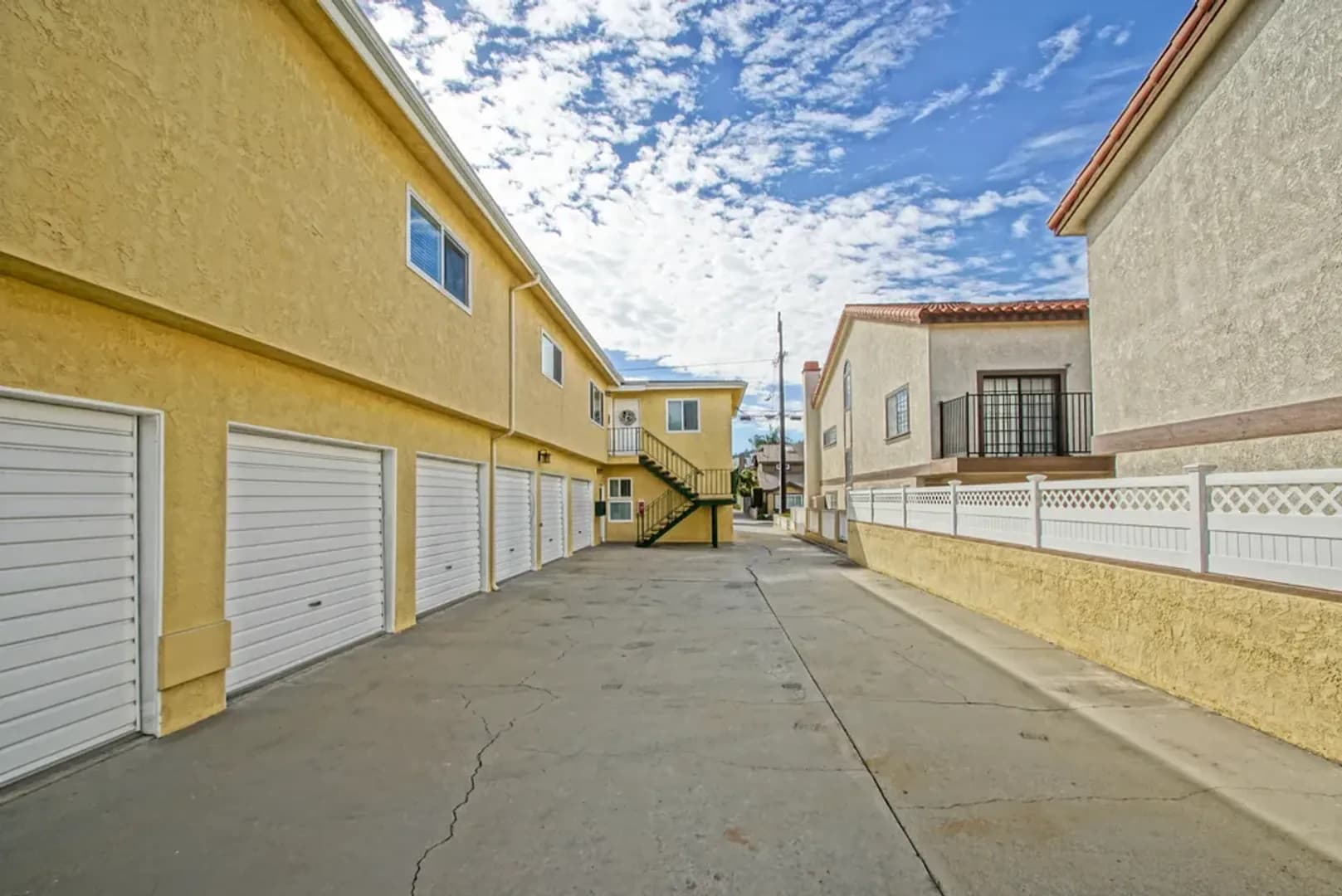 Redondo Beach Apartment: 1815 Clark Lane