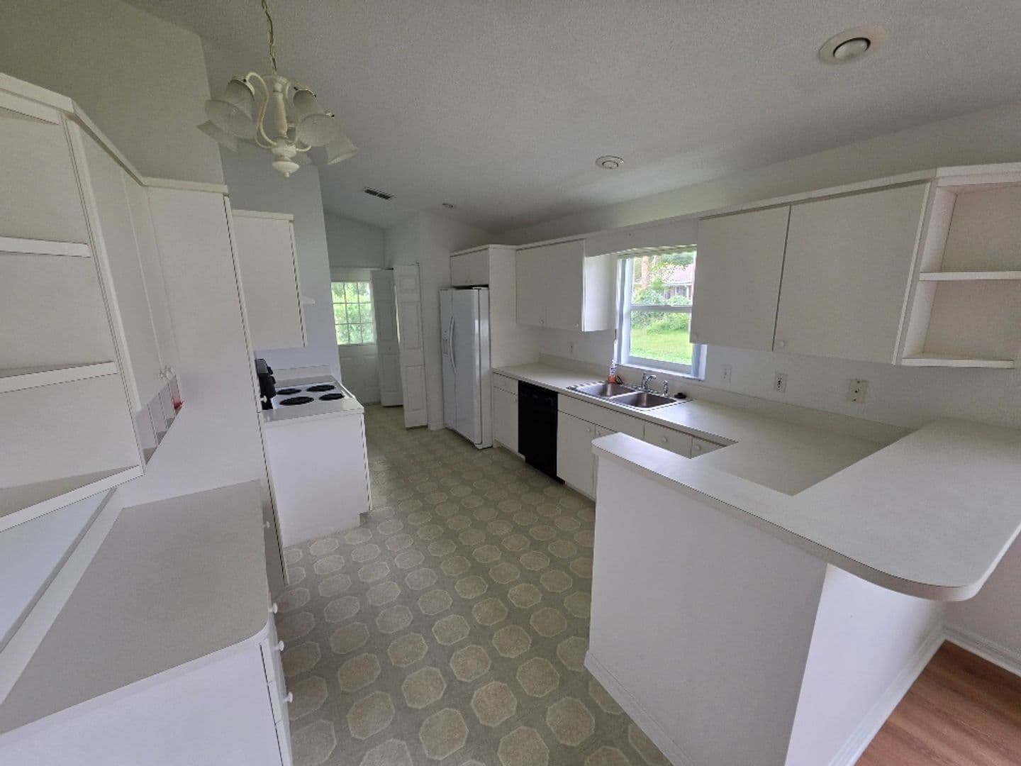 Edgewater House: 1426 Queen Palm Drive