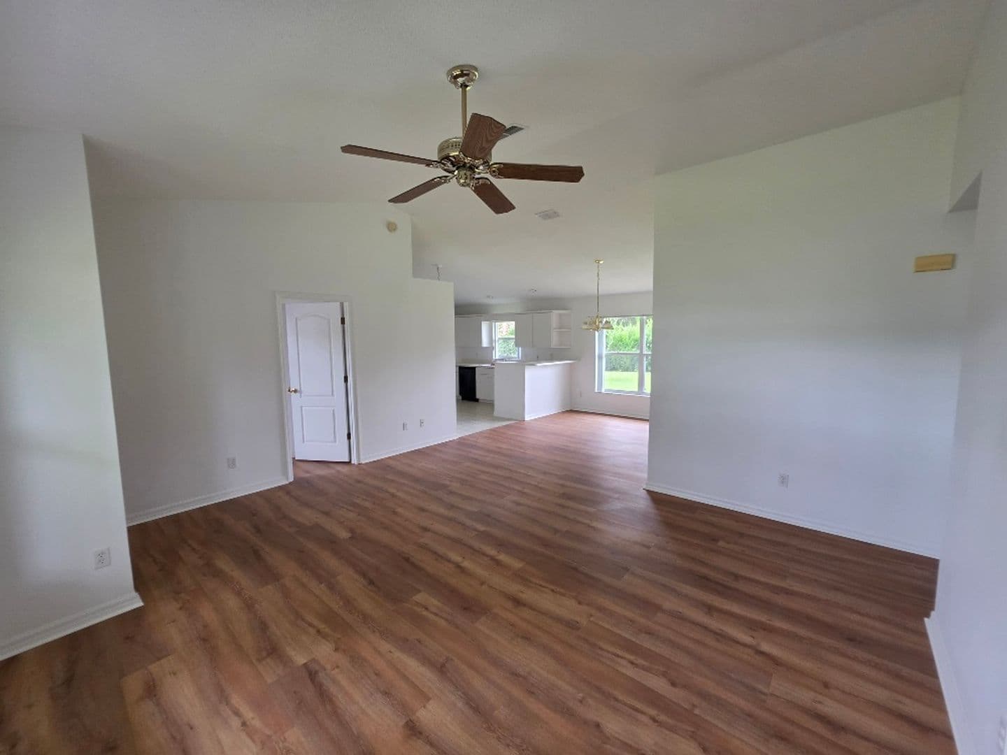 Edgewater House: 1426 Queen Palm Drive