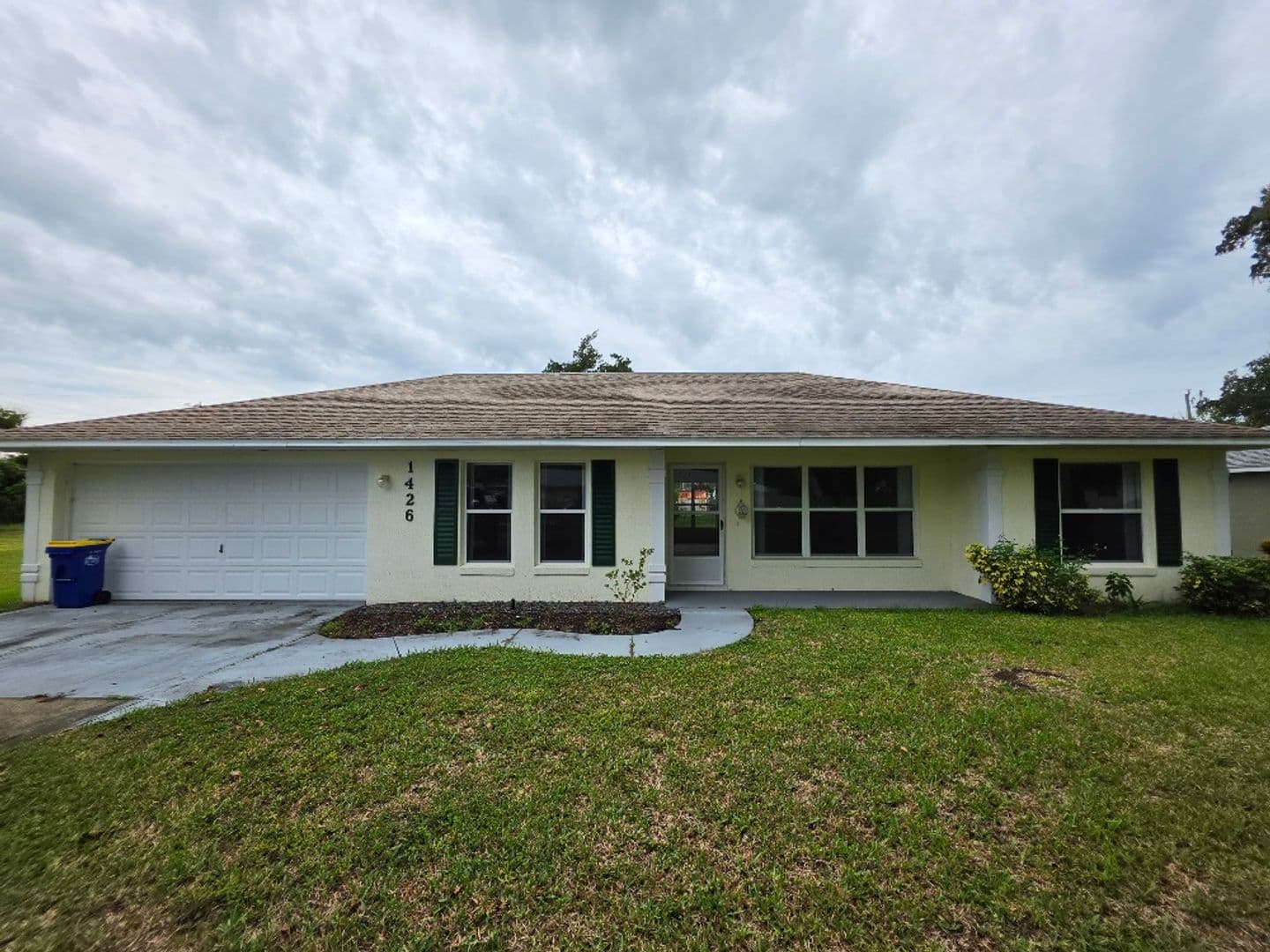 Edgewater House: 1426 Queen Palm Drive