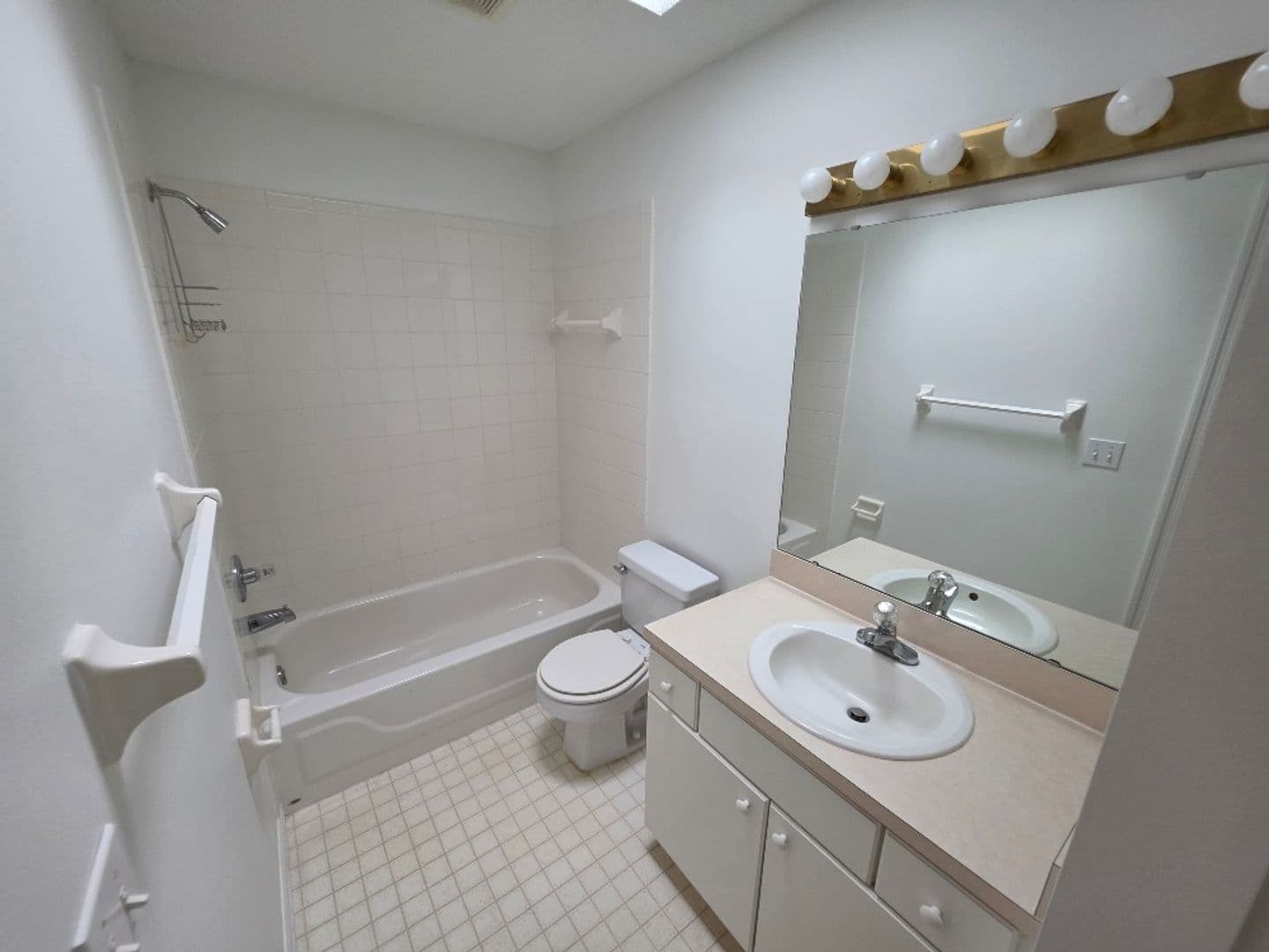 Edgewater House: 1426 Queen Palm Drive