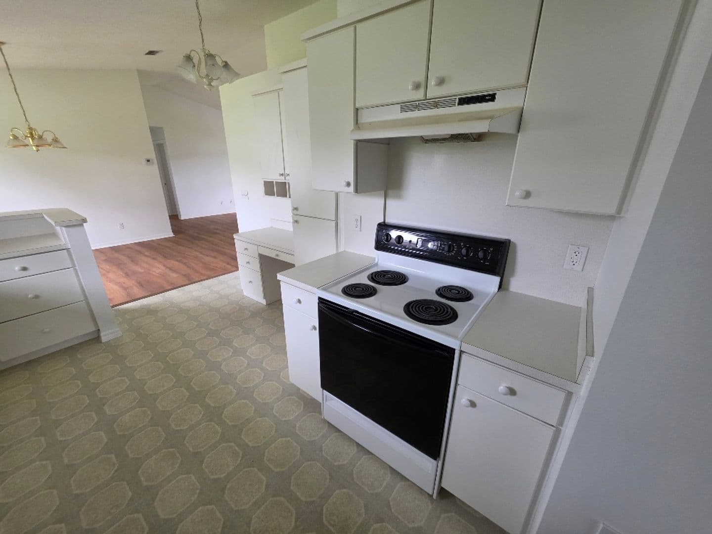 Edgewater House: 1426 Queen Palm Drive