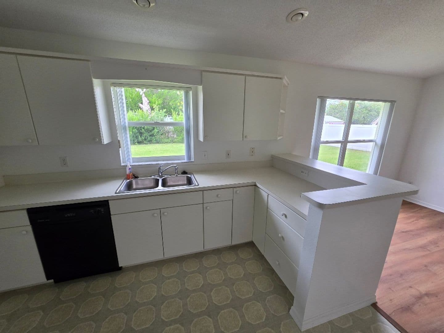 Edgewater House: 1426 Queen Palm Drive