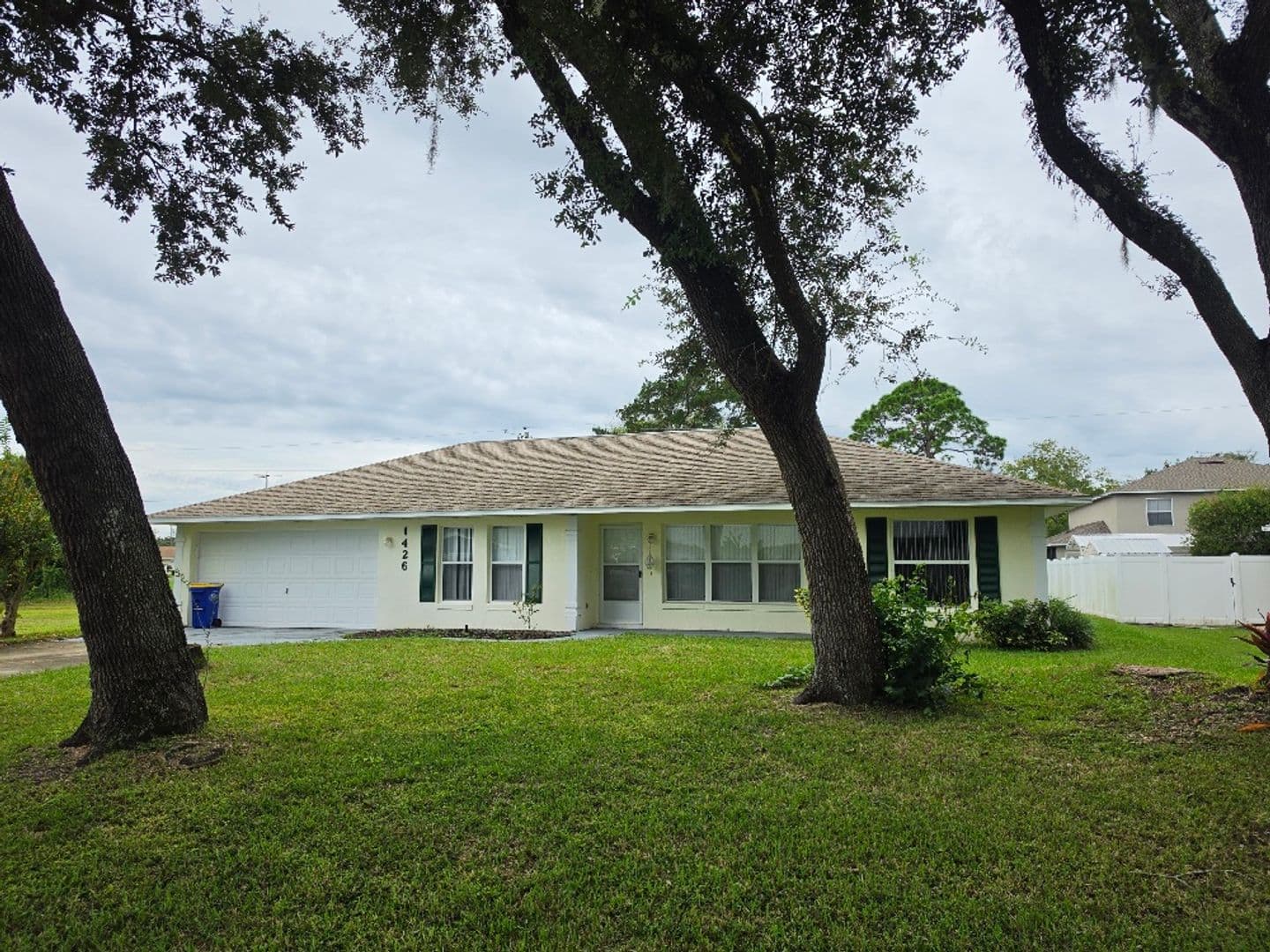 Edgewater House: 1426 Queen Palm Drive