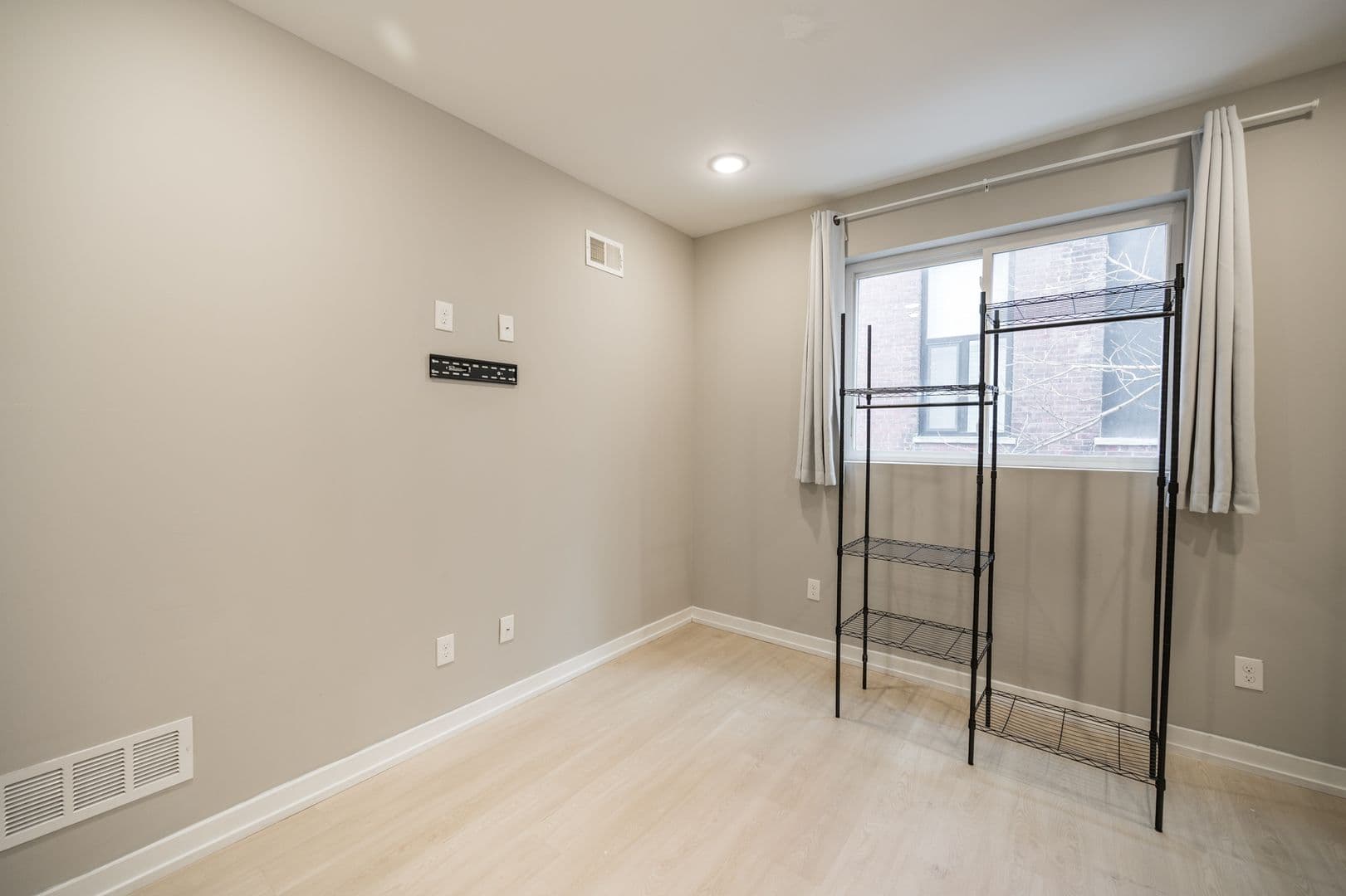 Philadelphia Apartment: 2428 Jasper Street