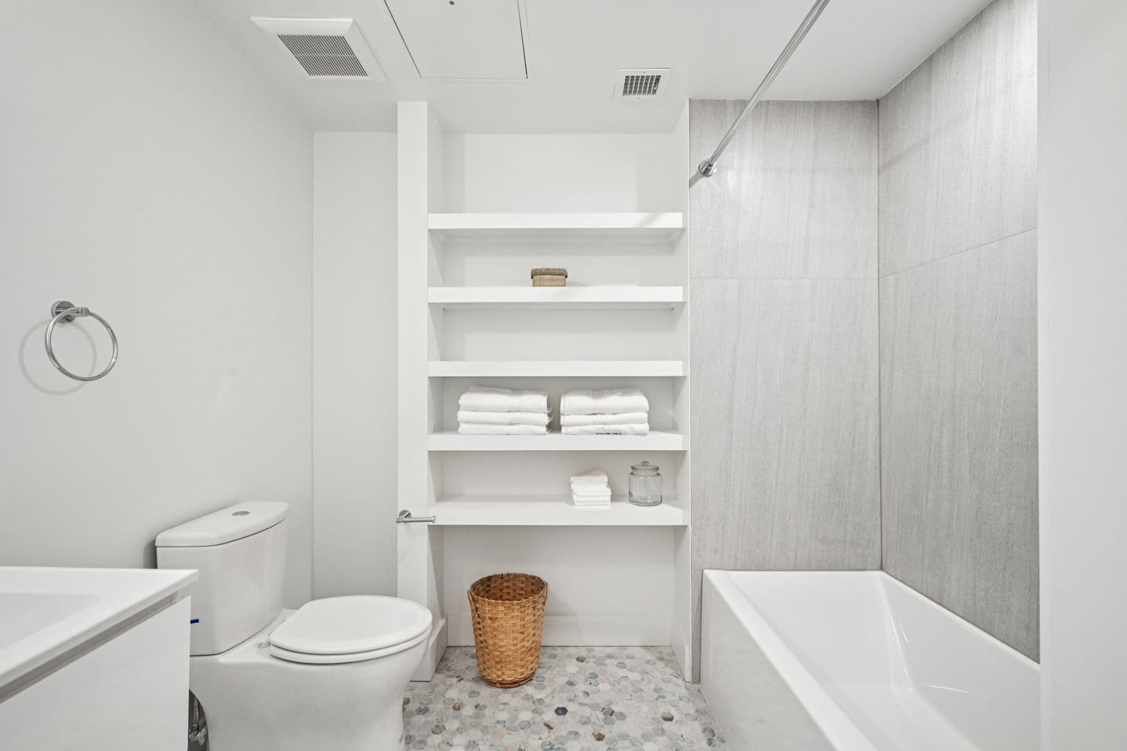Philadelphia Apartment: 2101 Washington Avenue