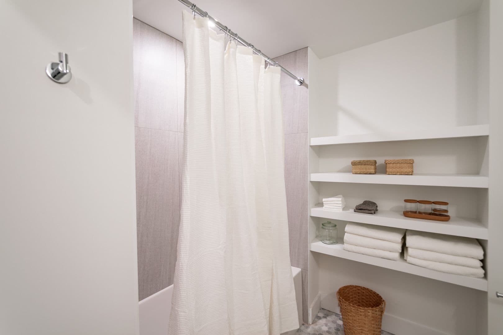 Philadelphia Apartment: 2101 Washington Avenue