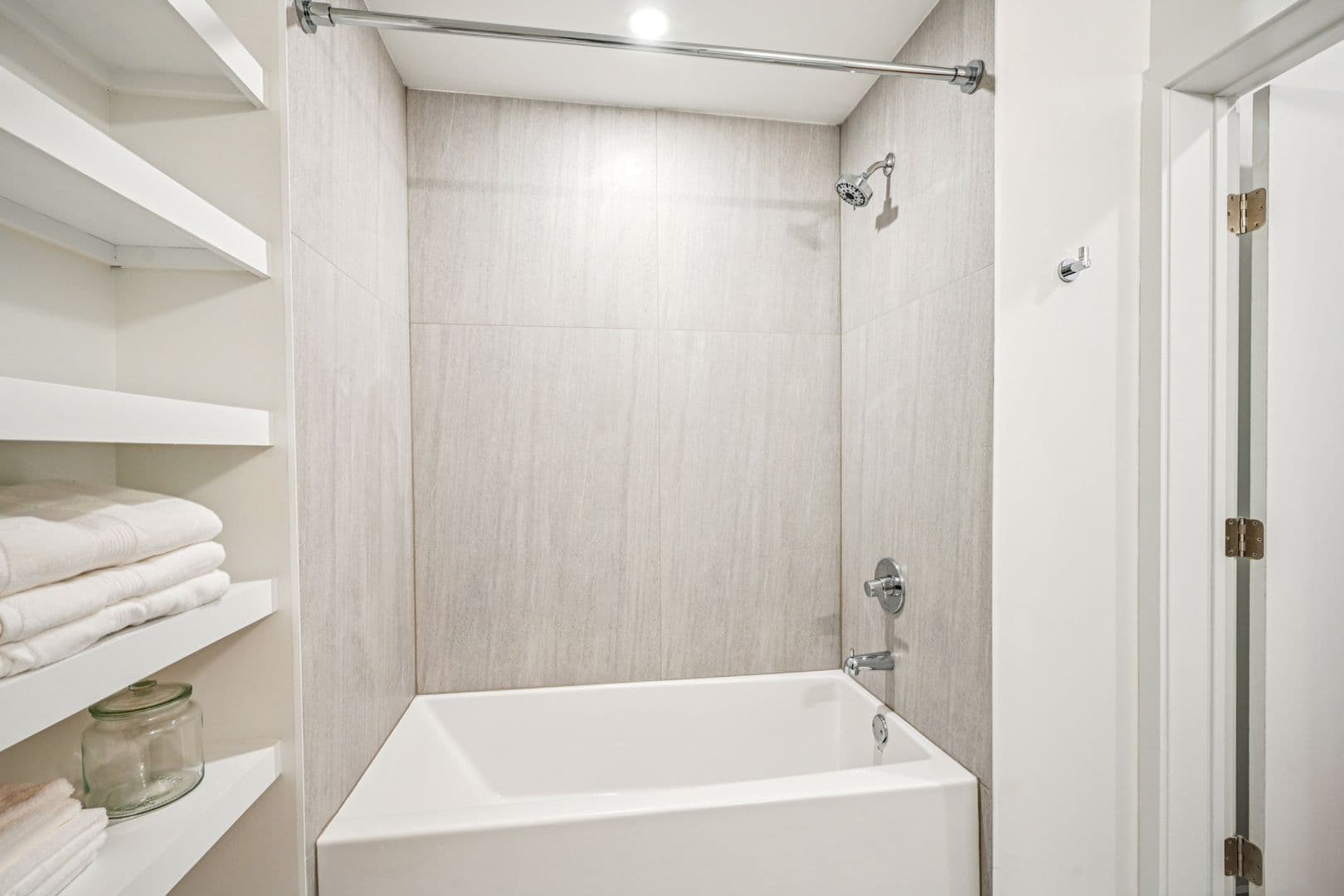 Philadelphia Apartment: 2101 Washington Avenue