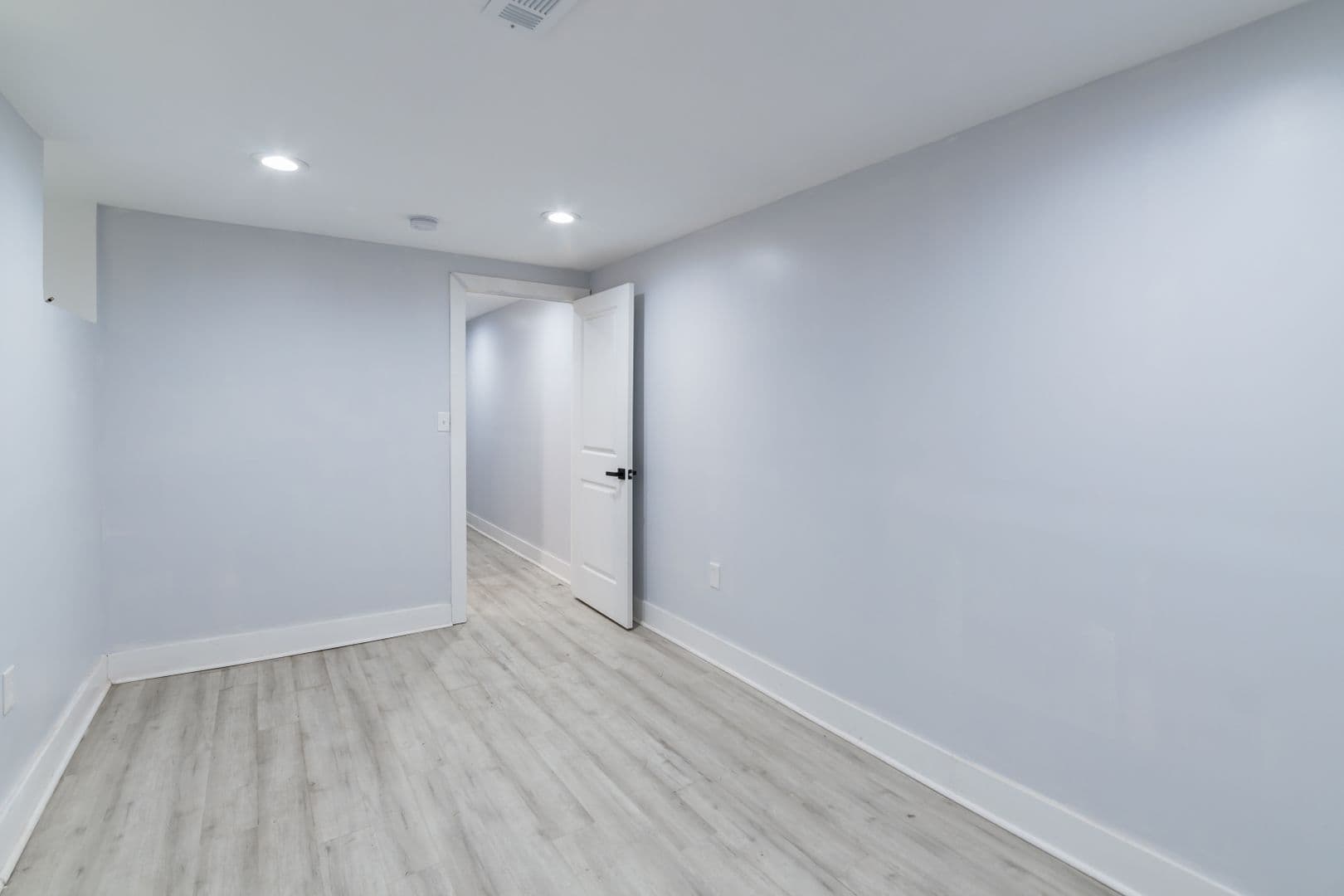 Philadelphia Apartment: 5111 Willows Avenue
