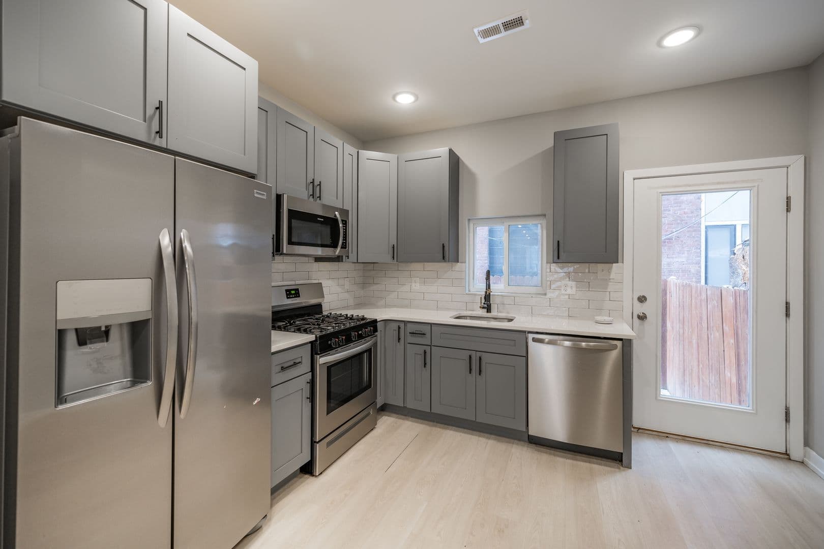 Philadelphia Apartment: 2428 Jasper Street