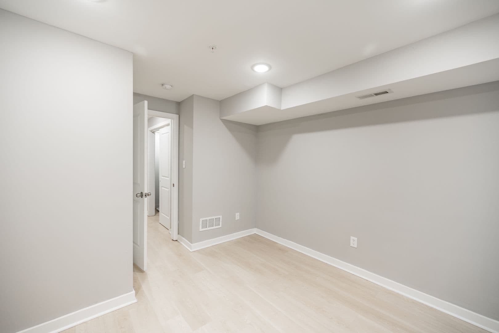 Philadelphia Apartment: 2428 Jasper Street