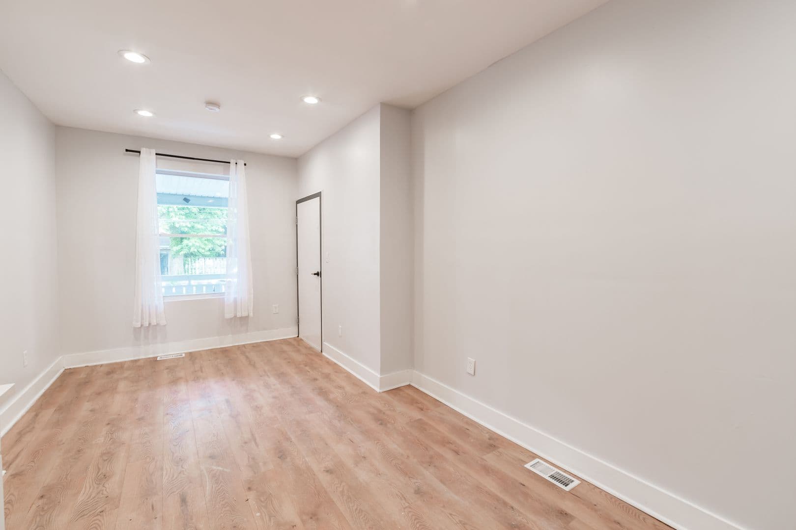 Philadelphia Apartment: 5111 Willows Avenue