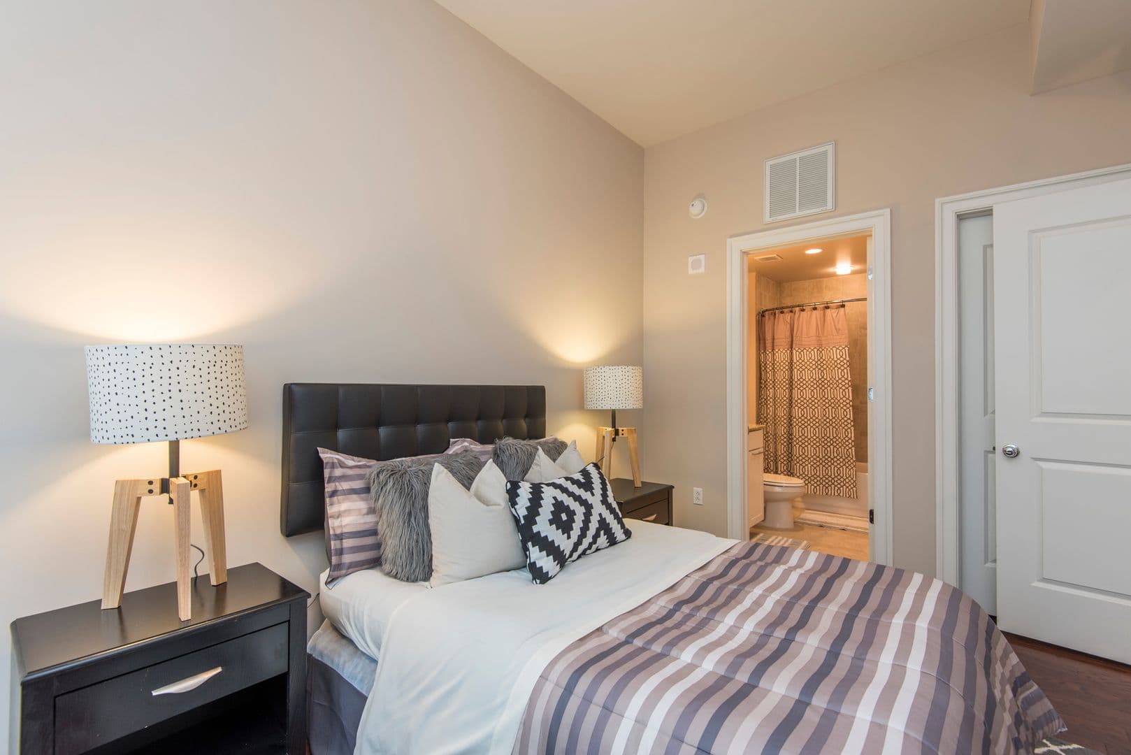 Philadelphia Apartment: 1501 Locust Street [Residential]