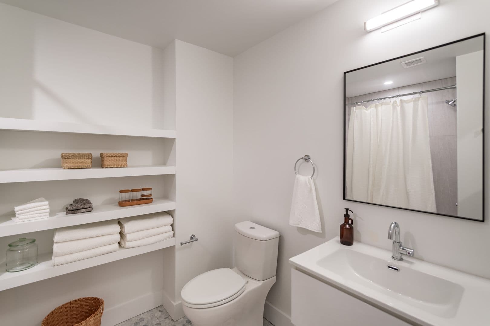 Philadelphia Apartment: 2101 Washington Avenue