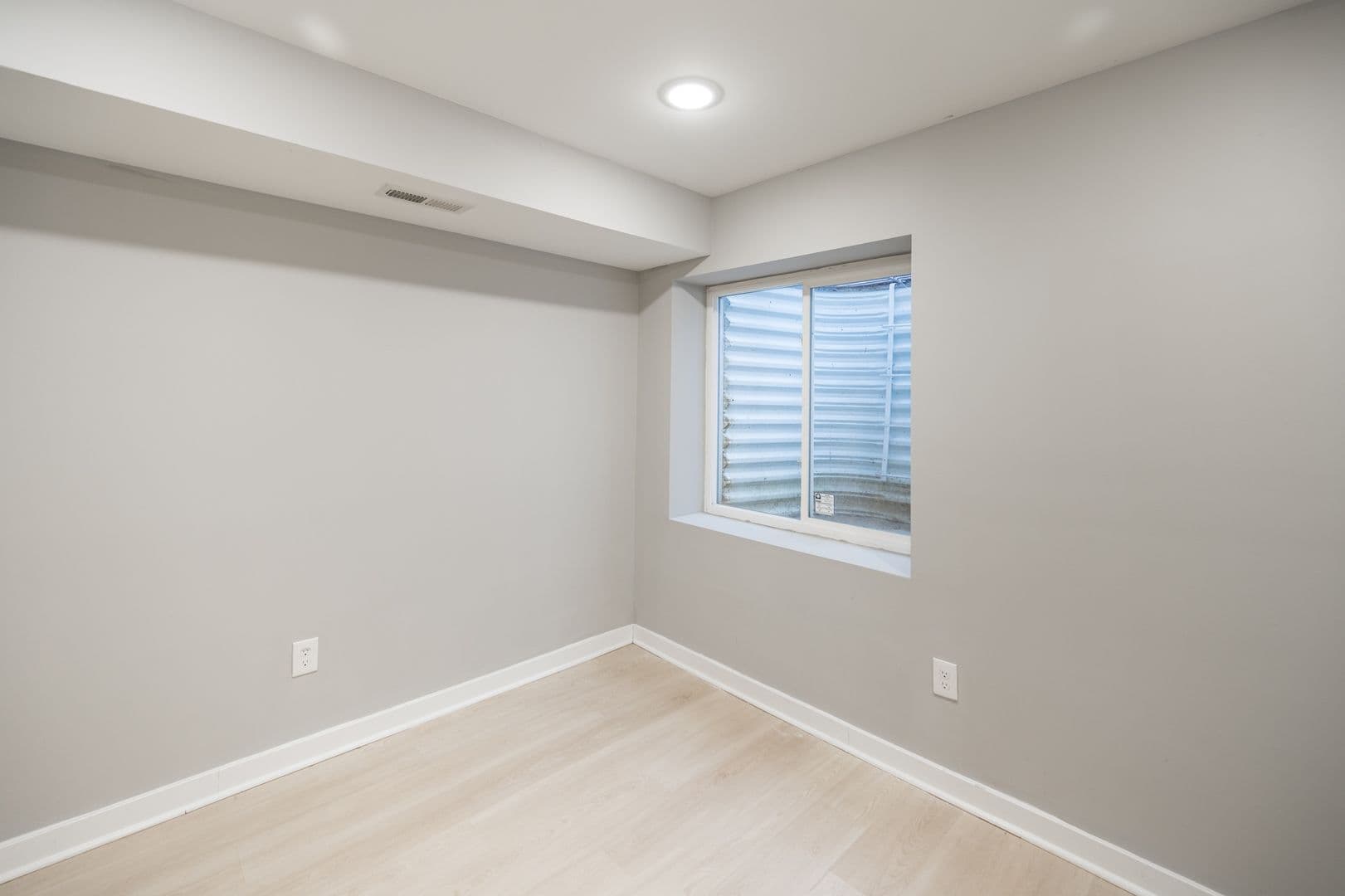 Philadelphia Apartment: 2428 Jasper Street