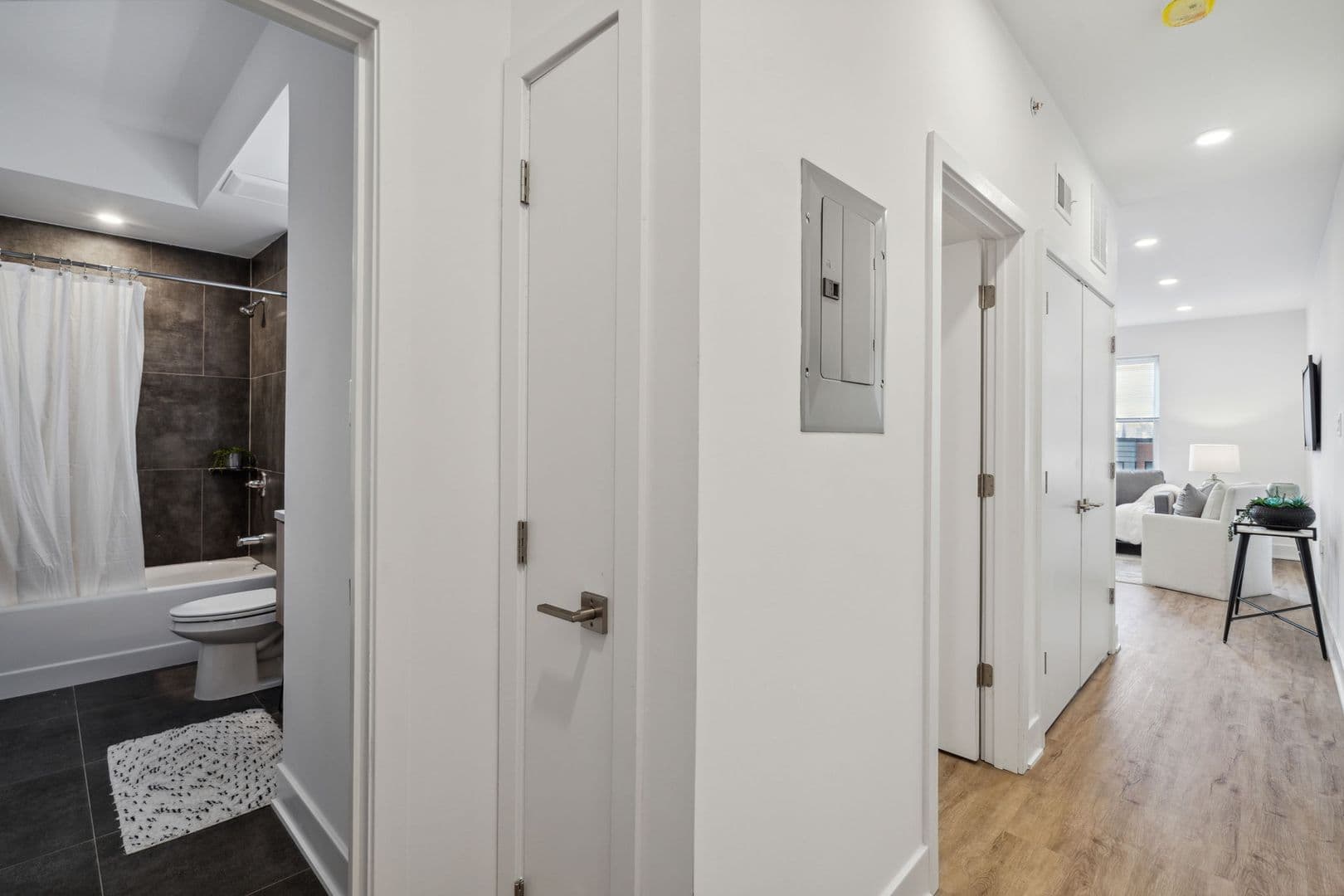 Philadelphia Apartment: 1201 W Girard Avenue