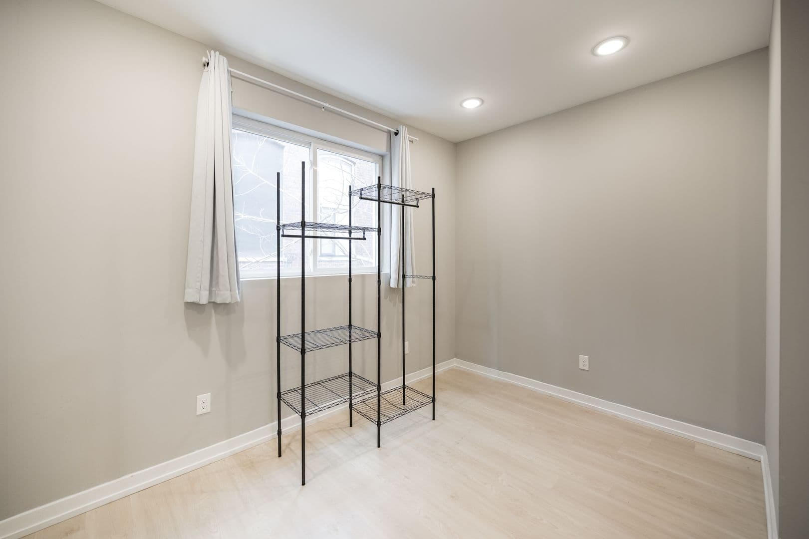 Philadelphia Apartment: 2428 Jasper Street