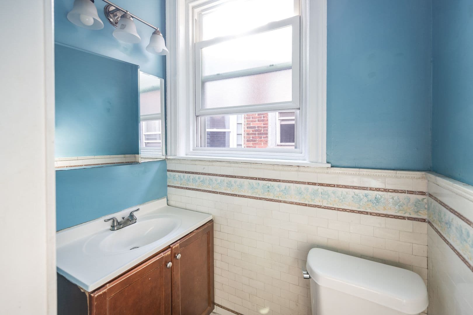 Philadelphia House: 5002 Chestnut St