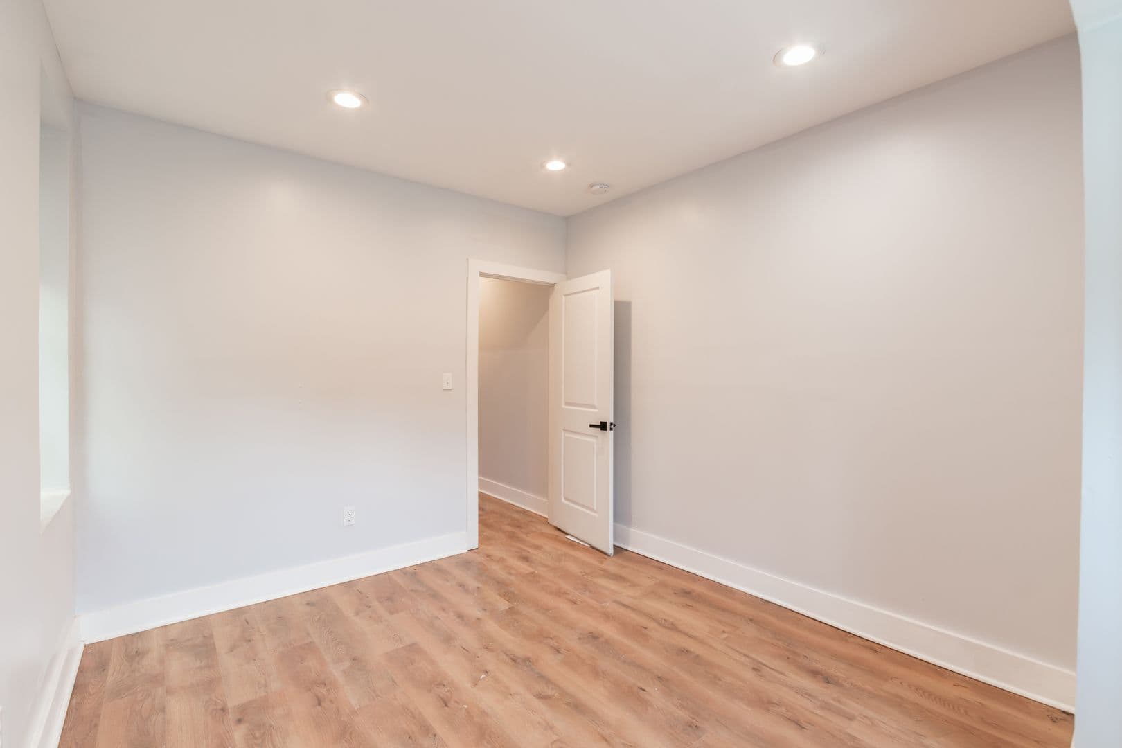 Philadelphia Apartment: 5111 Willows Avenue