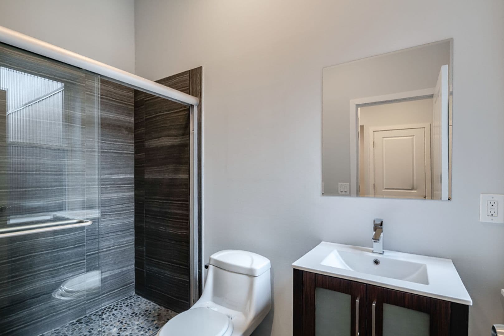 Philadelphia Apartment: 927 N 2nd Street