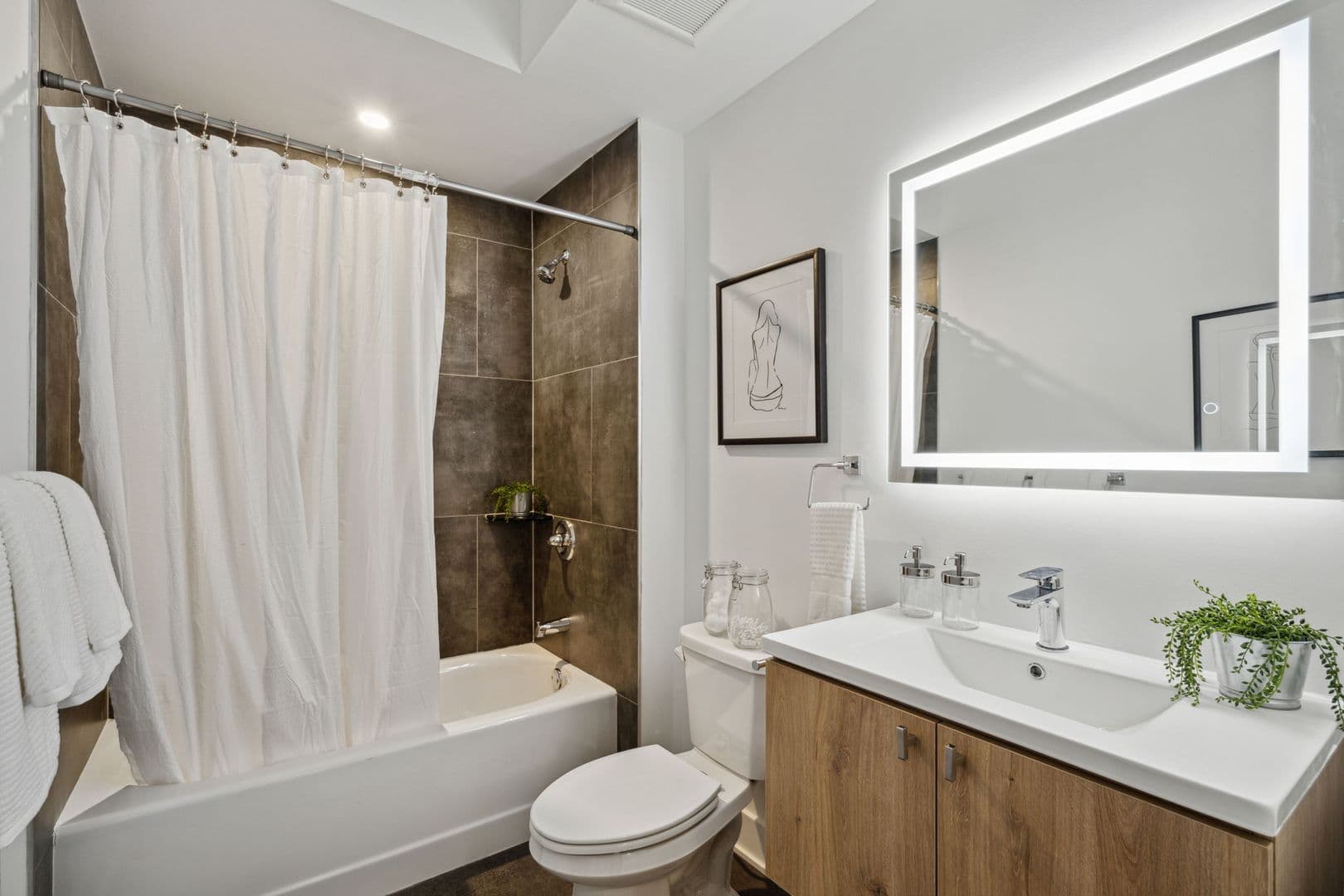 Philadelphia Apartment: 1201 W Girard Avenue