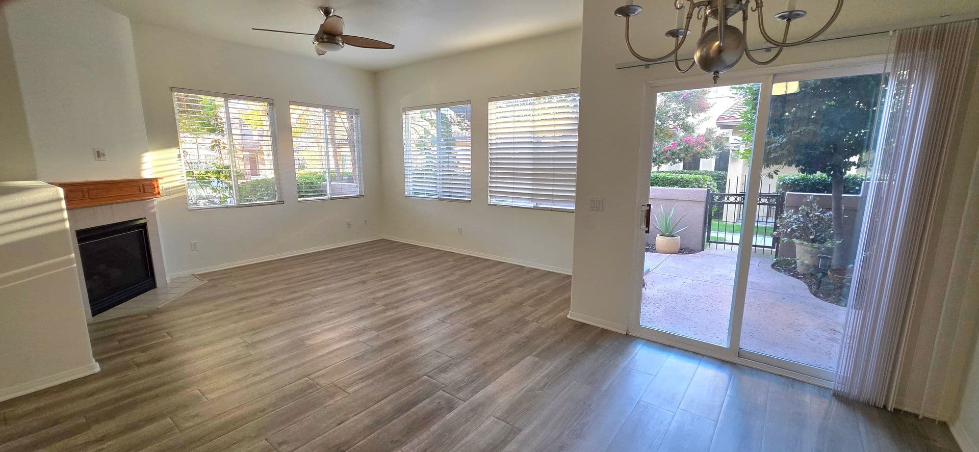 Newbury Park Townhome: 1372 Ashton Park Ln