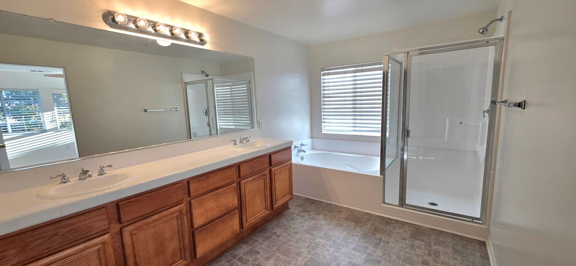 Newbury Park Townhome: 1372 Ashton Park Ln