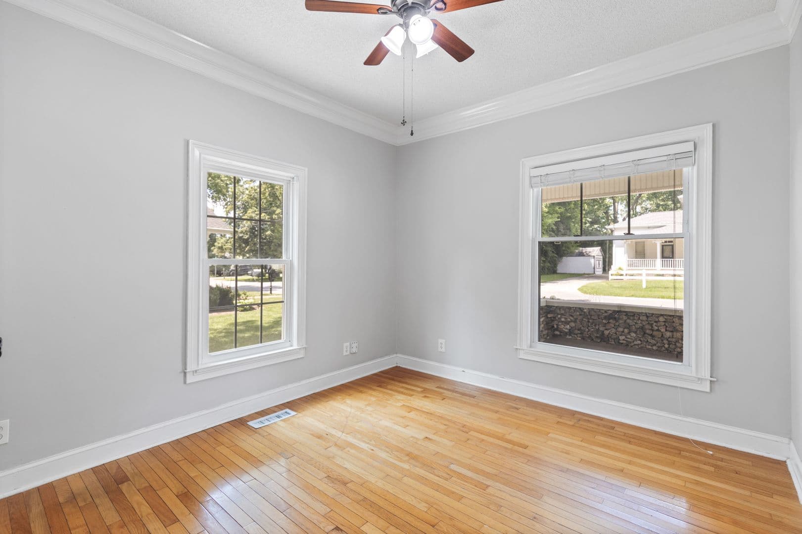 Cleveland House: 253 15th St Nw