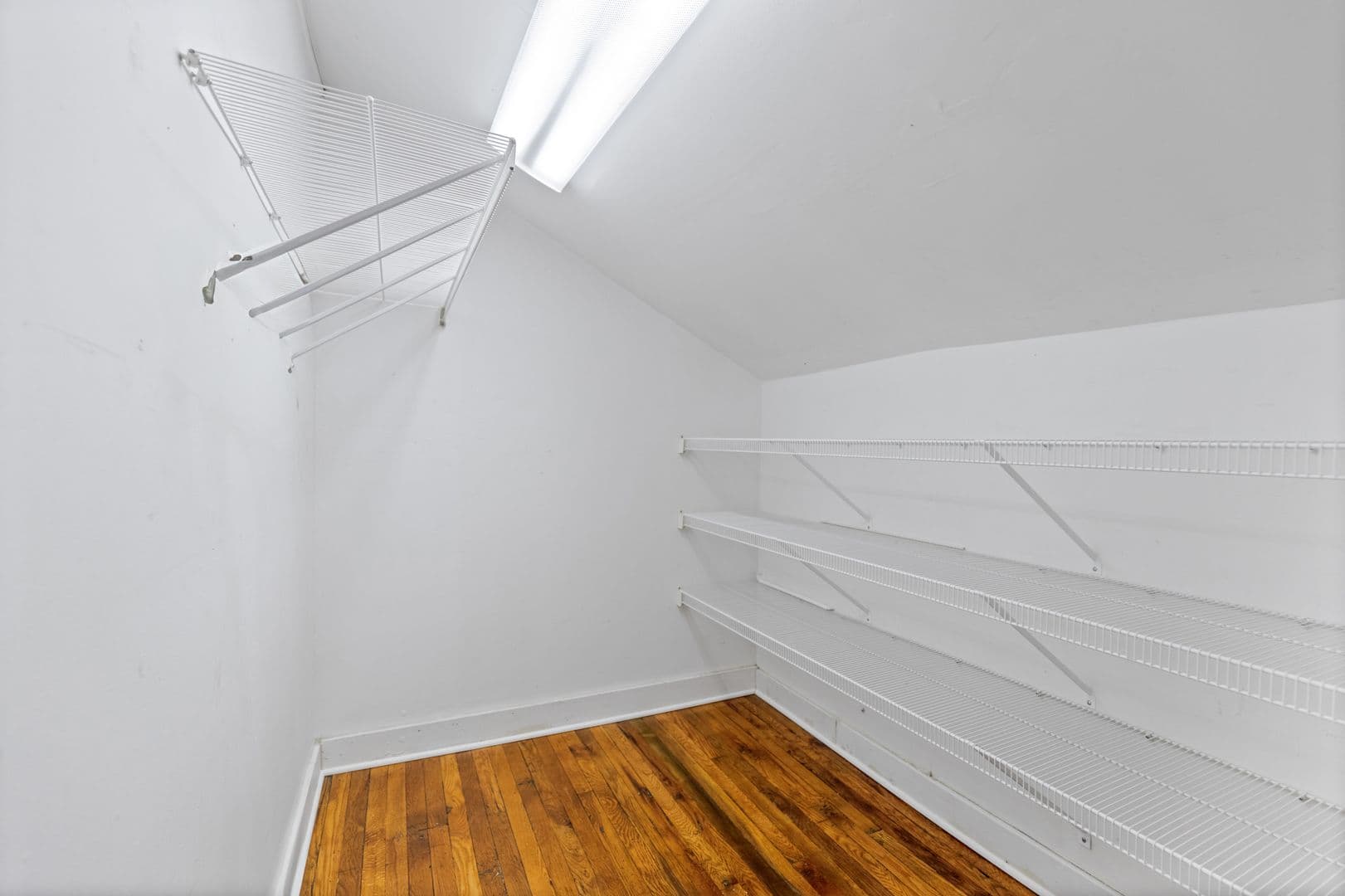 Cleveland House: 253 15th St Nw