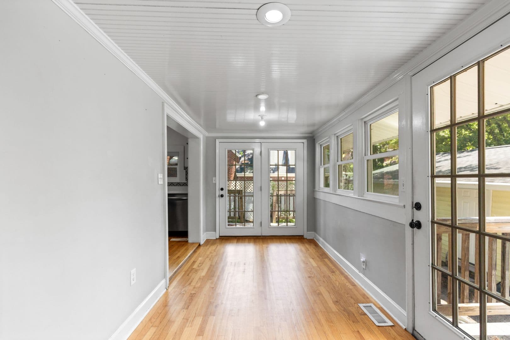 Cleveland House: 253 15th St Nw