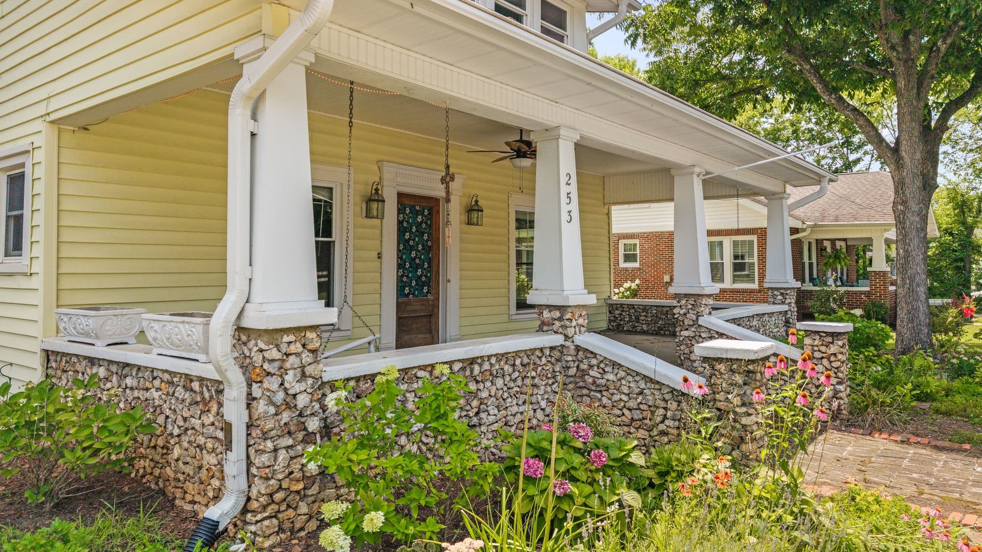 Cleveland House: 253 15th St Nw