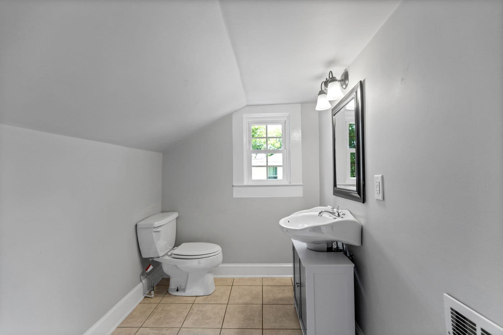 Cleveland House: 253 15th St Nw