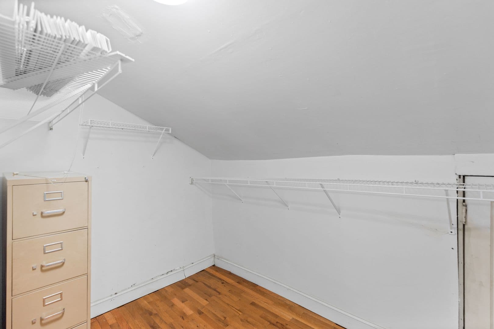 Cleveland House: 253 15th St Nw