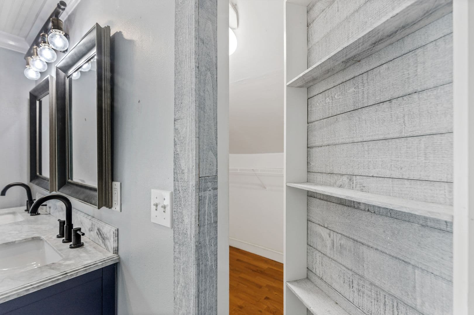 Cleveland House: 253 15th St Nw