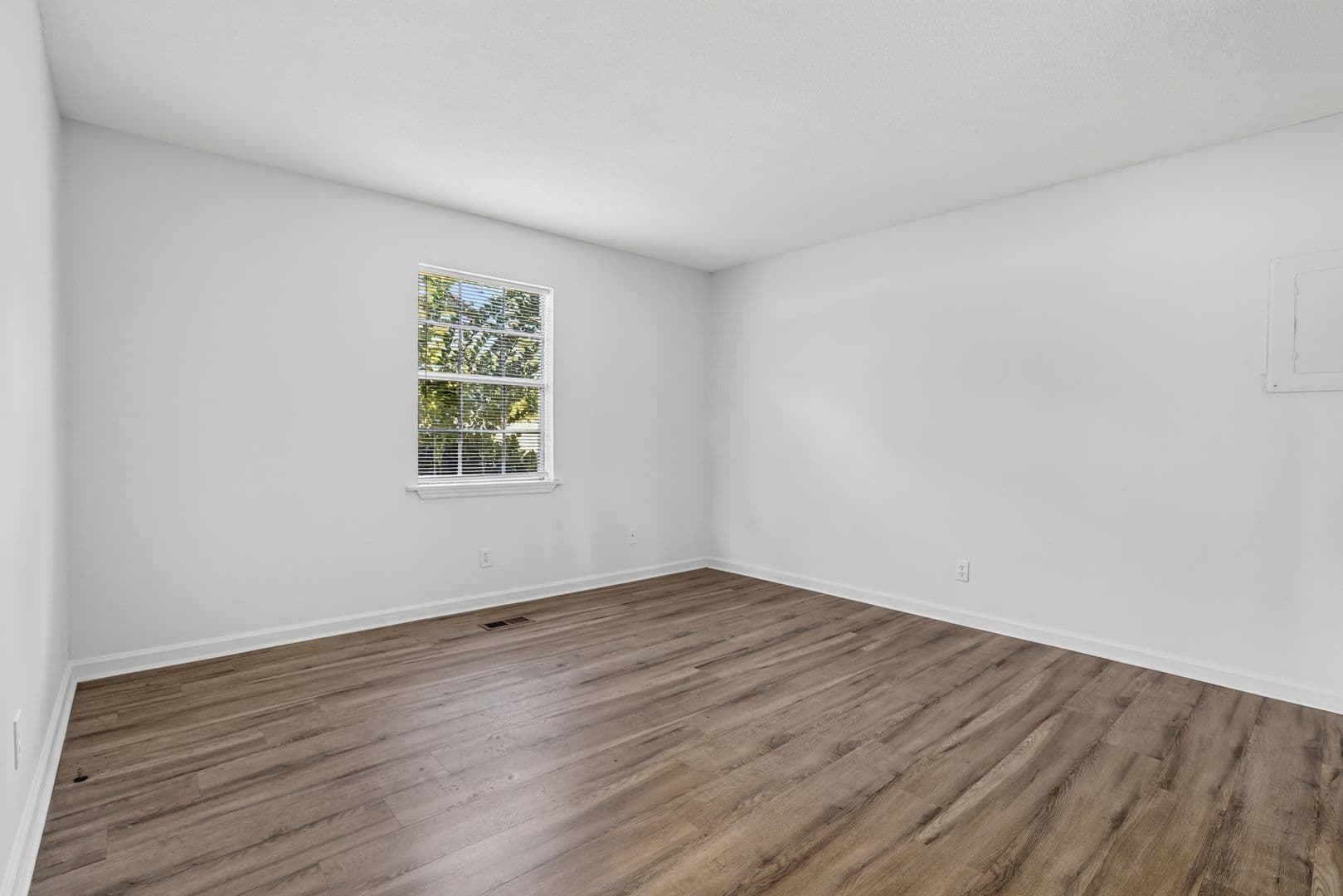 Cleveland Apartment: 3620 N Ocoee St