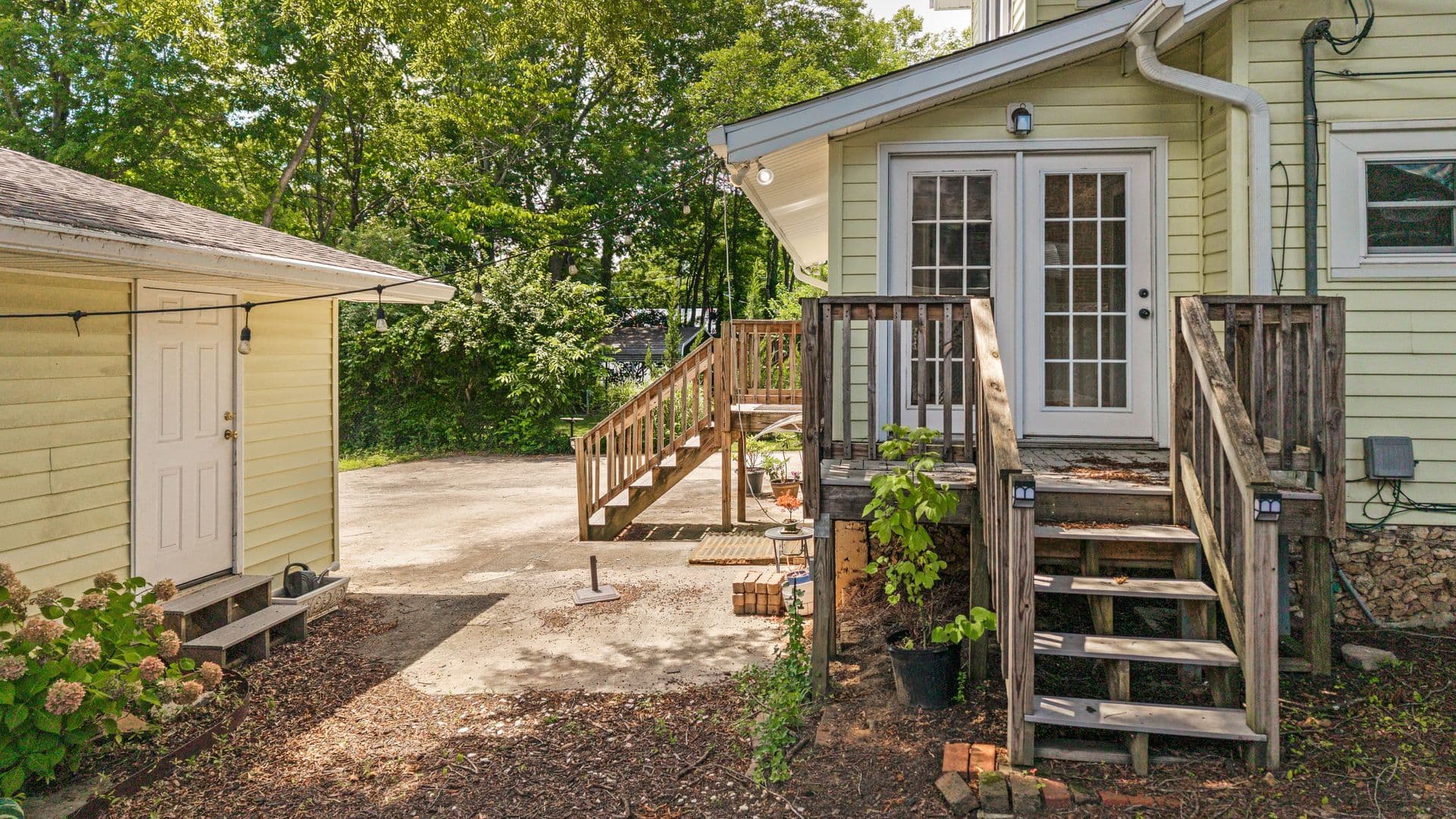 Cleveland House: 253 15th St Nw