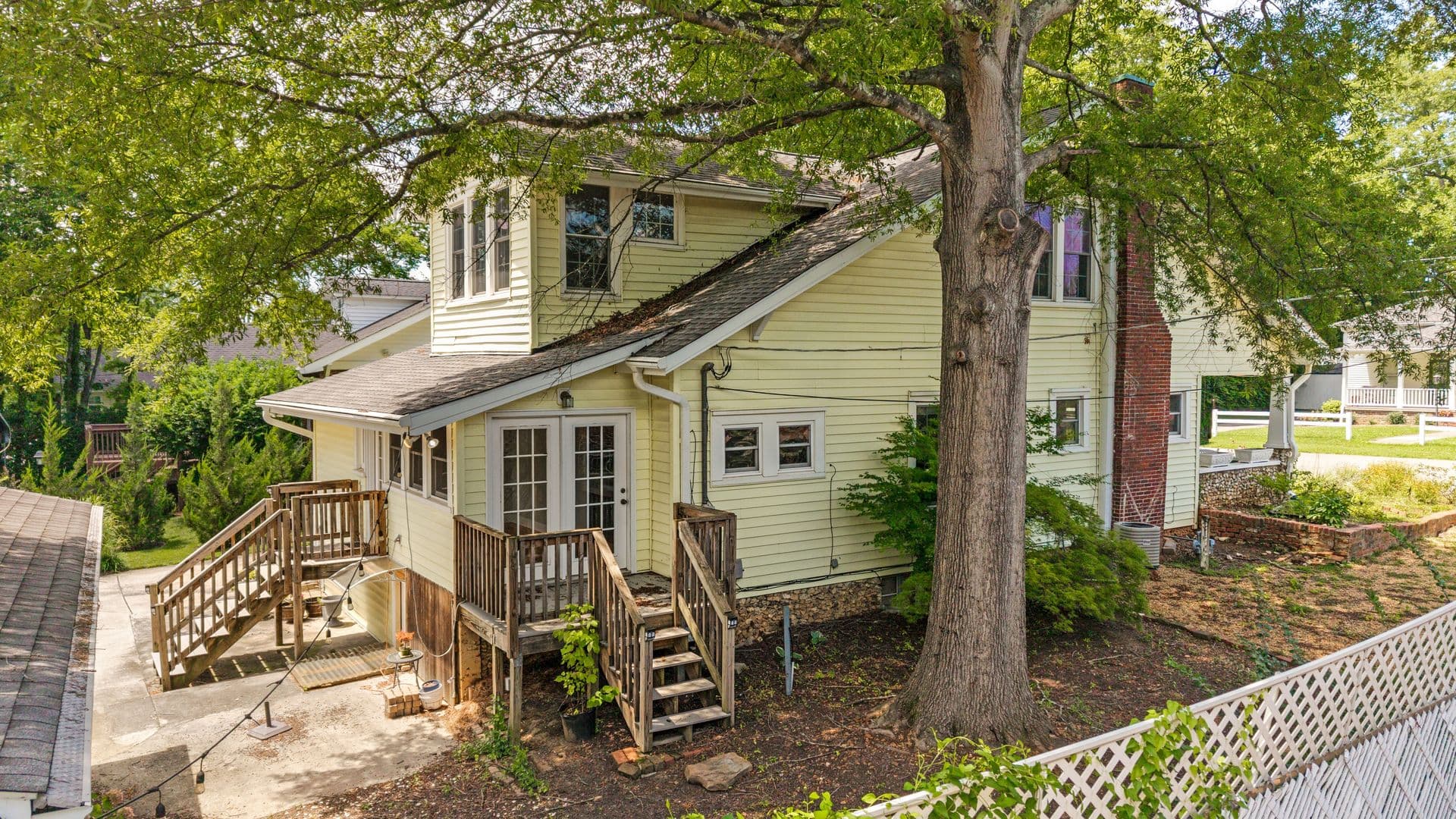 Cleveland House: 253 15th St Nw