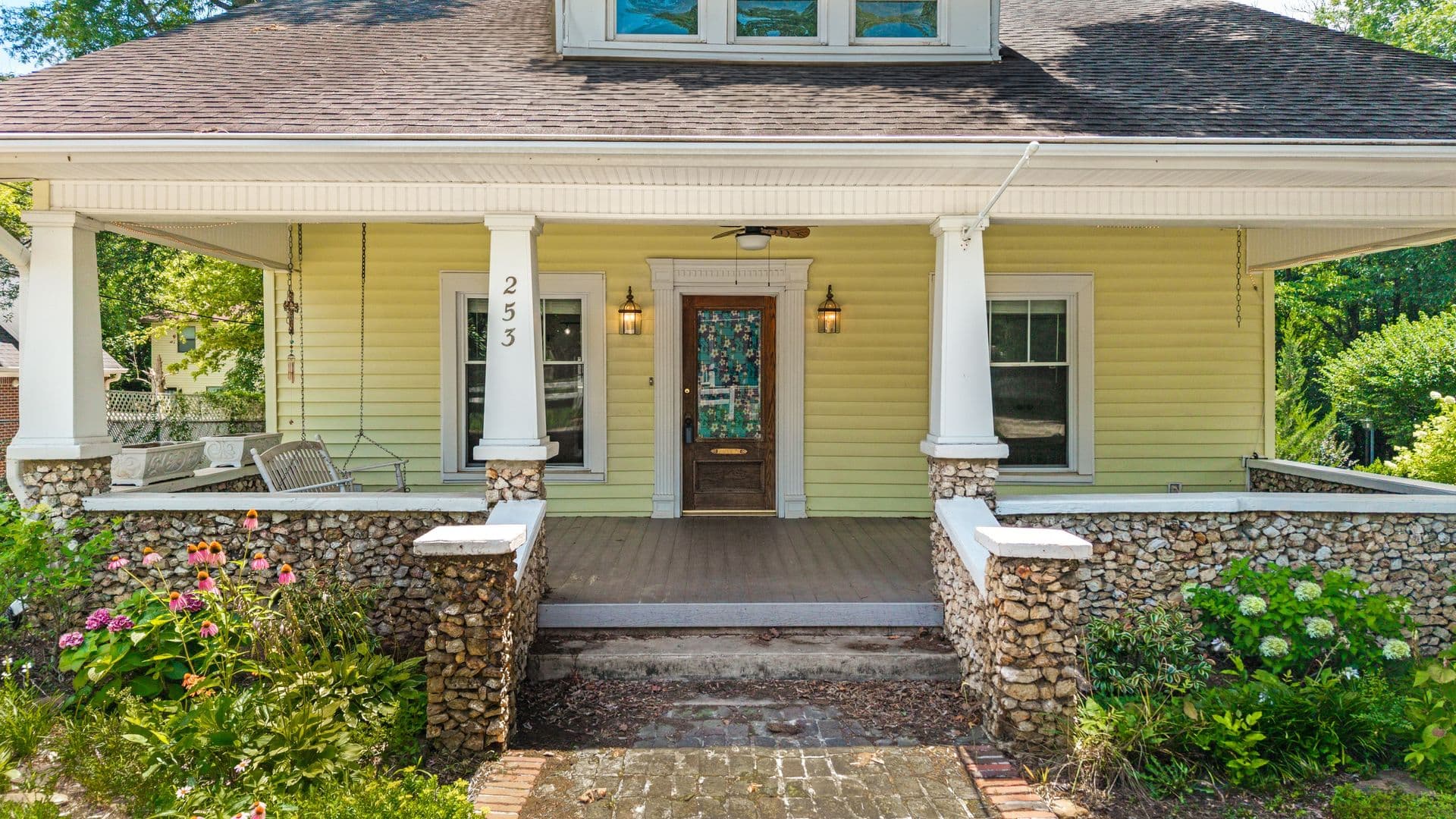 Cleveland House: 253 15th St Nw