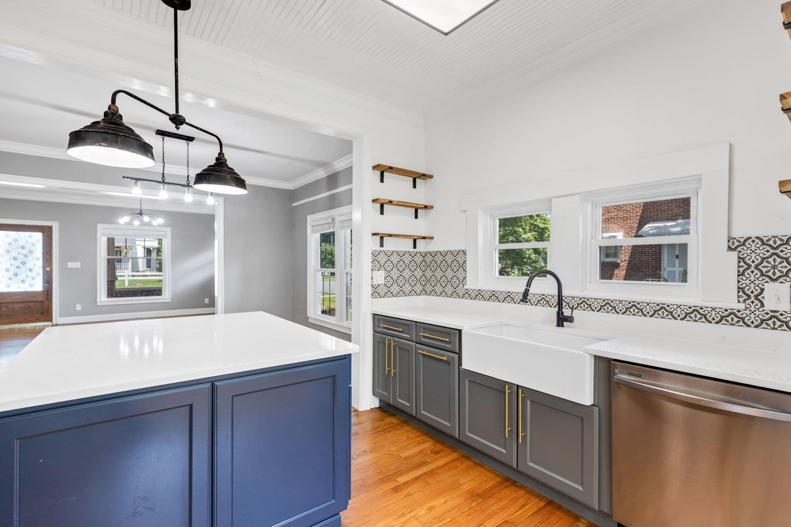 Cleveland House: 253 15th St Nw