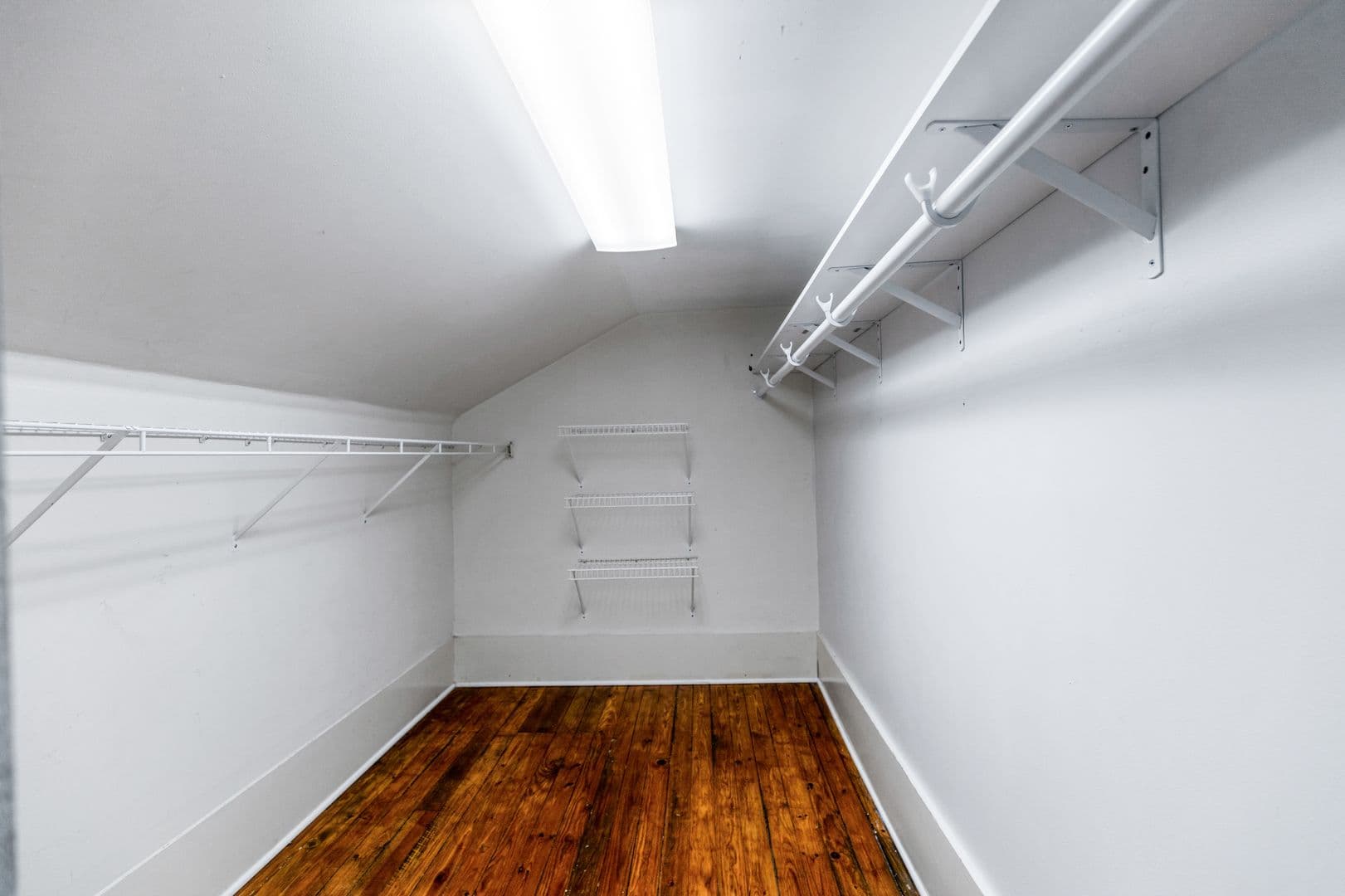 Cleveland House: 253 15th St Nw