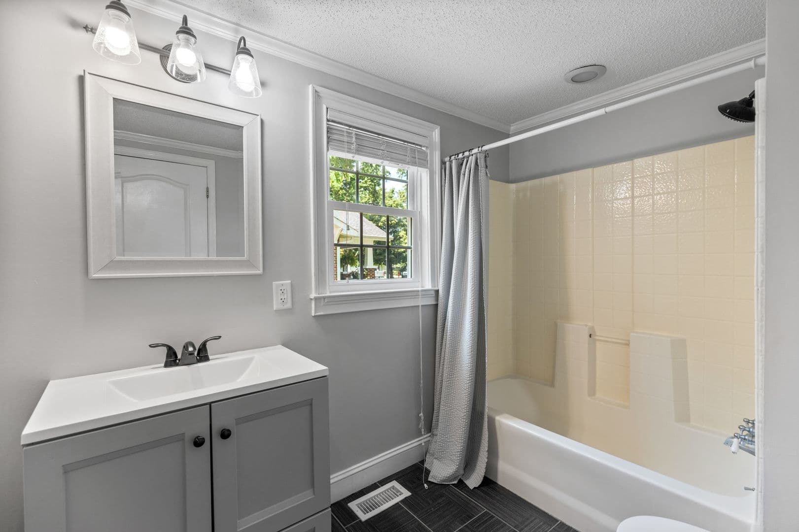 Cleveland House: 253 15th St Nw