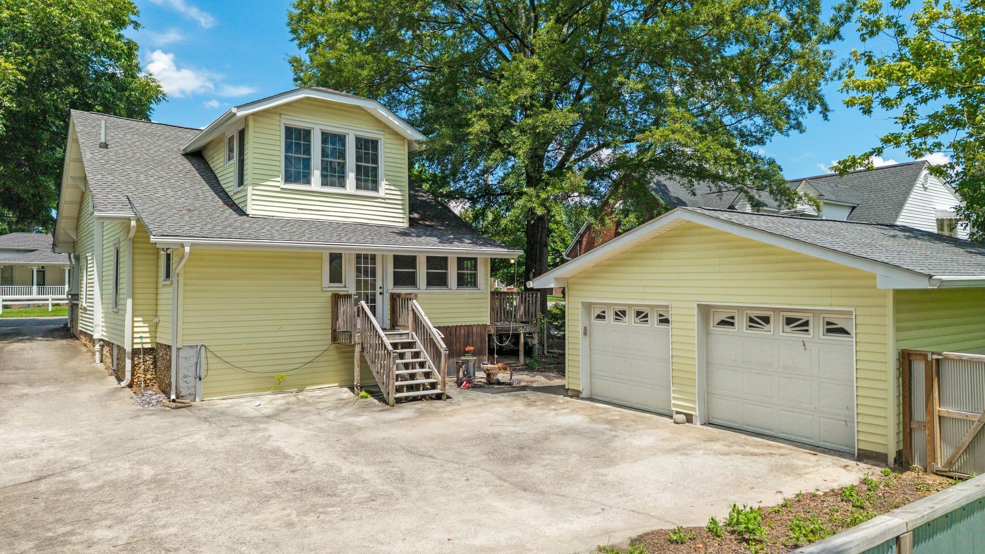 Cleveland House: 253 15th St Nw
