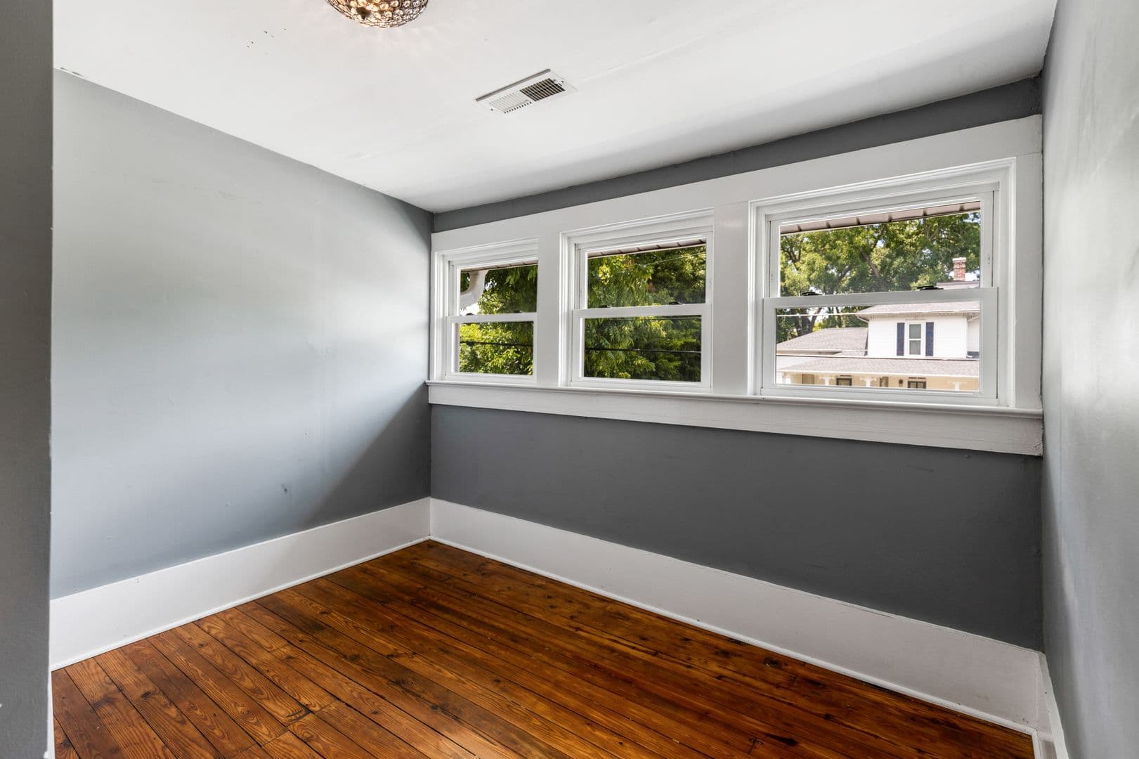Cleveland House: 253 15th St Nw