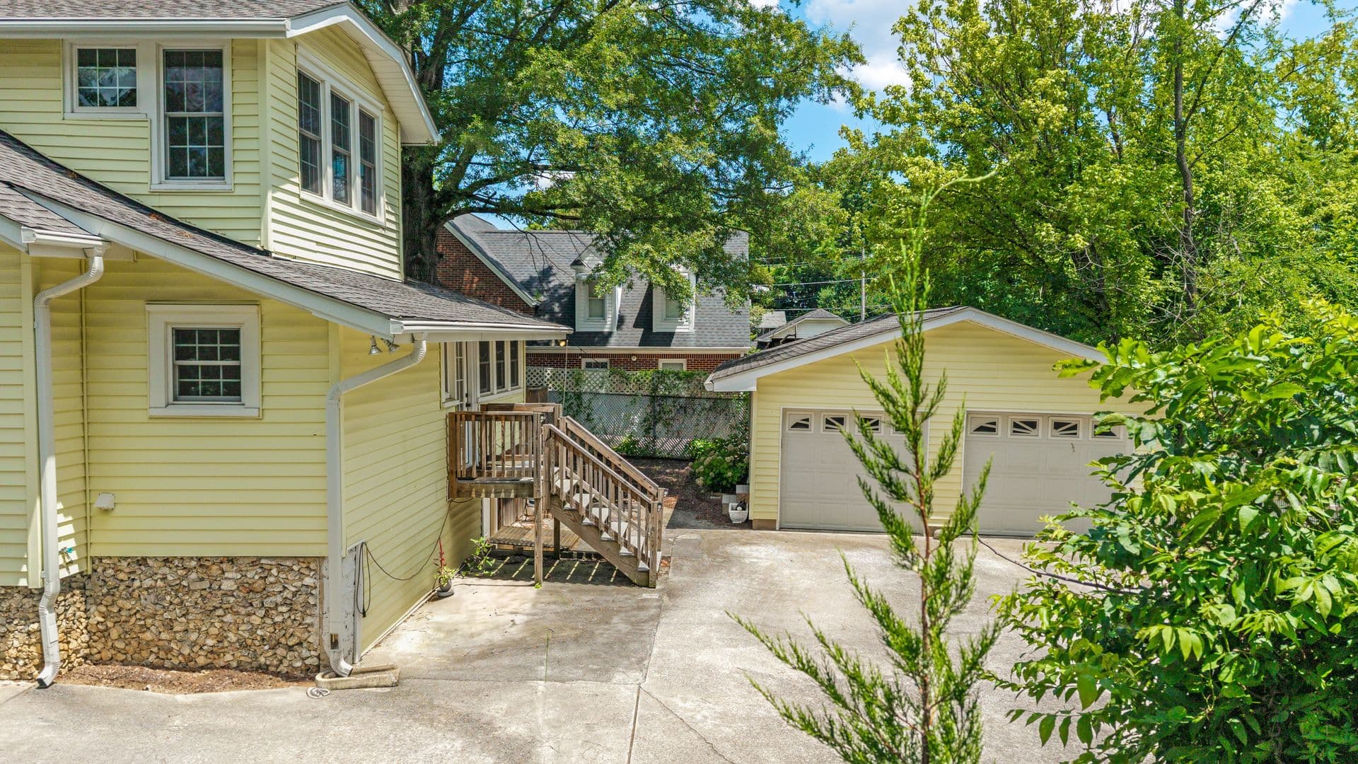 Cleveland House: 253 15th St Nw