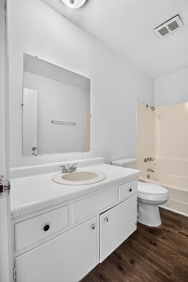 Cleveland Apartment: 3620 N Ocoee St