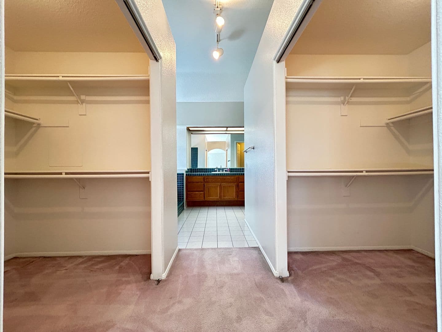 Orange House: 8132 E Hillsdale Drive