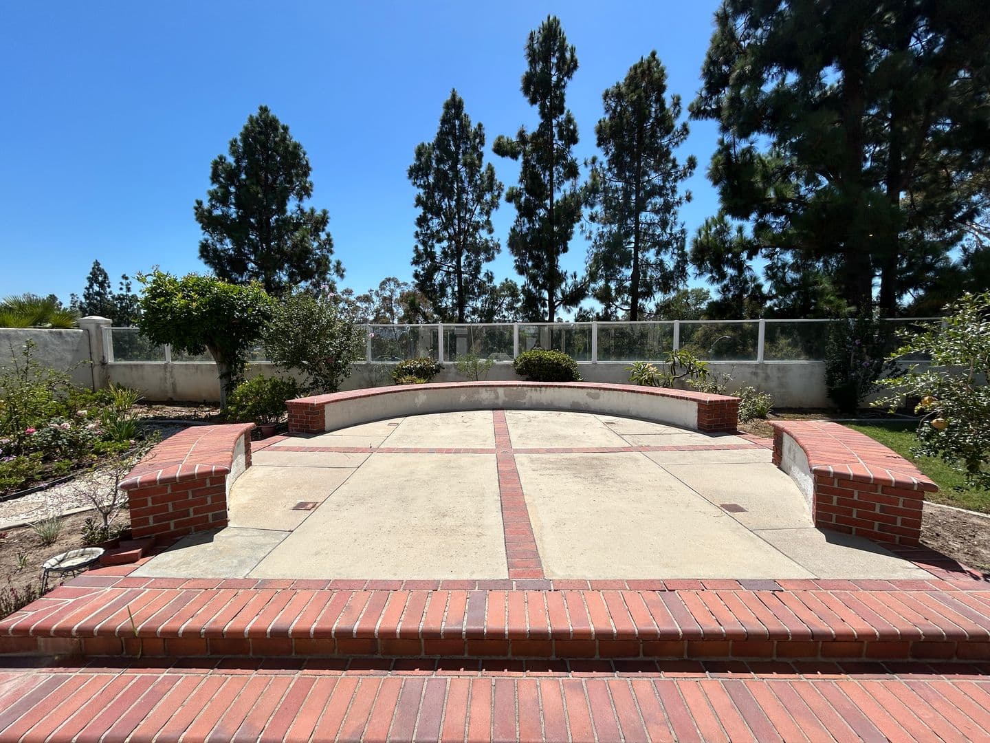 Orange House: 8132 E Hillsdale Drive