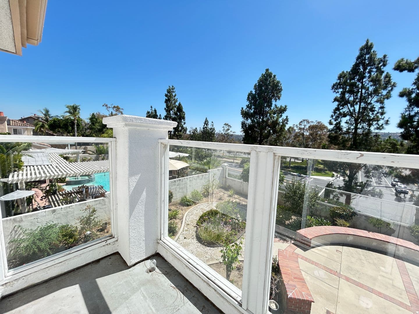 Orange House: 8132 E Hillsdale Drive